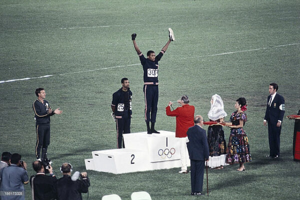 Article : John Carlos, Tommie Smith, Peter Norman, les héros de Mexico 1968